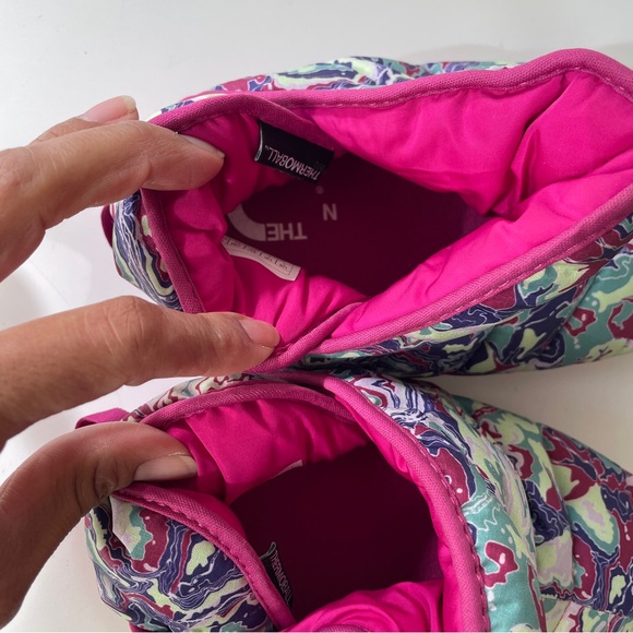 The North Face Kids' Fuchsia Patterned ThermoBall Traction Booties Slippers US 3 - Picture 6 of 6